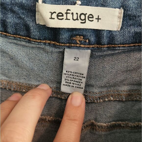 REFUGE Plus Size Denim Jean Shorts - Picture 3 of 3